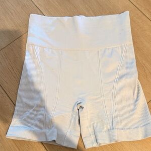 Alala Women's Cream High-Waisted Bike Shorts